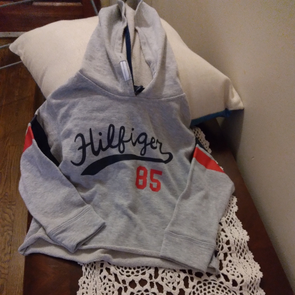 🔴3/$10🔴Tommy Hilfiger girls sz 5 hoodie shirt